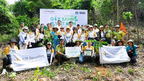 Chứng khoán KB Việt Nam trồng hàng ngàn cây để “Góp Xanh Việt Nam”