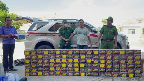 Chặn bắt đường dây vận chuyển pháo lậu từ Campuchia vào Việt Nam