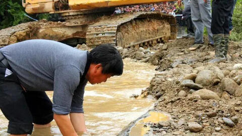 Lội sông bắt cá, người đàn ông vớt được khúc gỗ dài 8m, nặng 5 tấn: Chuyên gia khẳng định báu vật có tuổi đời 930 năm