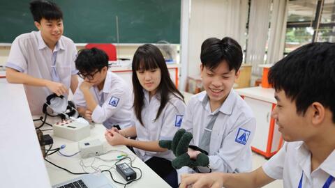 Thiết bị hỗ trợ phục hồi chức năng của học sinh trường Ams