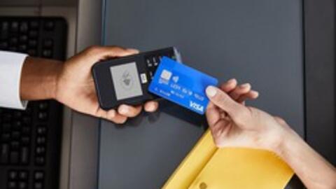 Từ vụ 8,5 triệu thành 8,8 tỷ: Chủ thẻ tín dụng thường quên để ý số % nhỏ bé nhưng quan trọng này