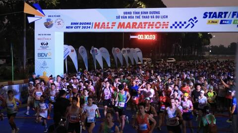 Sôi động Giải Half Marathon thành phố mới Bình Dương năm 2024