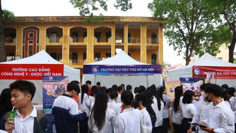 Giải toả băn khoăn về lựa chọn nghề nghiệp cho học sinh lớp 12