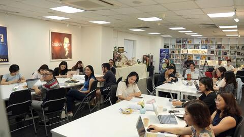 Sử dụng AI để viết, biên dịch sách và góc nhìn của người trẻ