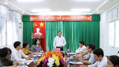 Lãnh đạo tỉnh Bà Rịa - Vũng Tàu tặng quà trẻ em có hoàn cảnh đặc biệt