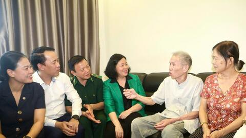 Hà Nội gặp mặt đại biểu lực lượng tham gia giải phóng Thủ đô