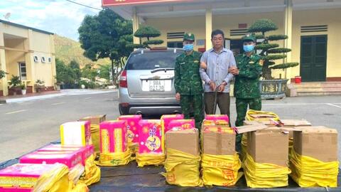 Bắt vụ vận chuyển, tàng trữ pháo nổ số lượng lớn