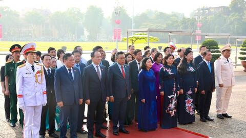 Lãnh đạo TP Hà Nội tưởng niệm Chủ tịch Hồ Chí Minh