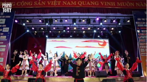 Bùng nổ cảm xúc cùng tân sinh viên trường Báo