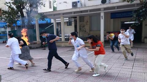 Diễn tập chữa cháy, cứu nạn tại Bệnh viện Phụ sản Trung ương