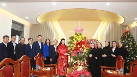 Lãnh đạo MTTQ TP chúc mừng Dòng Mến Thánh giá Giáo phận Hà Nội