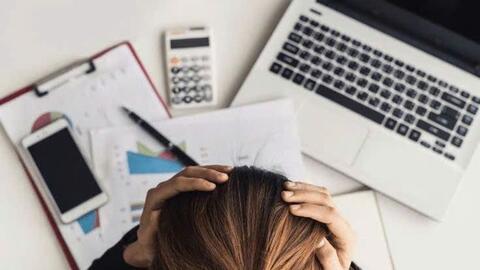 Khi người trẻ 'bẻ lái' rời bỏ văn phòng, chọn lao động chân tay