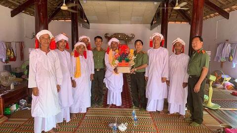 Chăm lo cho người có uy tín vùng đồng bào dân tộc thiểu số