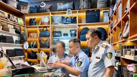 Điểm nóng buôn bán hàng giả, hàng nhái tại TP Hồ Chí Minh