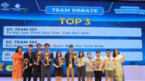 Sôi nổi vòng Chung kết giải đấu tranh biện tiếng Anh tại Hà Nội