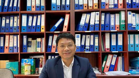 Chuyển đổi xe xăng sang xe điện: ‘Cán bộ đi trước làng nước theo sau’