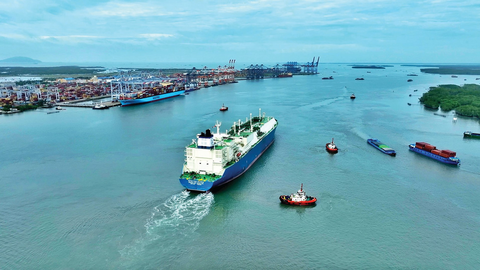 Thực hiện các giải pháp phát triển hiệu quả vận tải đường thủy