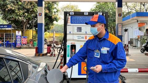 Giá xăng giảm 2 phiên liên tiếp