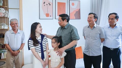 Thủ tướng thăm cây cầu mới qua sông Hương và dự án nhà ở xã hội tại Huế