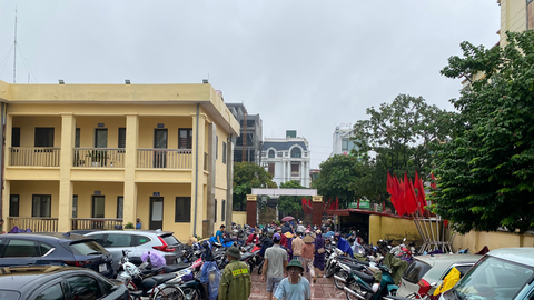 Người dân Ninh Bình phấn khởi nhận quà Tết Độc lập