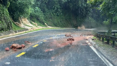 Cảnh báo mưa lớn cục bộ ở vùng núi và trung du Bắc Bộ