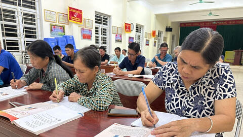 Lớp học xóa mù chữ ở vùng cao Quảng Ninh