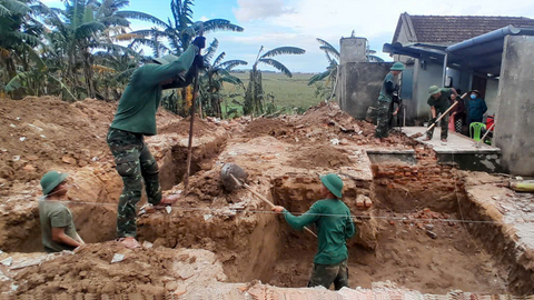 Thủ tướng yêu cầu hàng tuần báo cáo tiến độ xây dựng, sửa chữa nhà cho nhân dân sau thiên tai