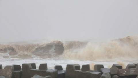 Bộ Công Thương chỉ đạo ứng phó với áp thấp nhiệt đới gần Biển Đông