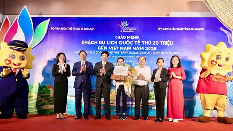 Việt Nam chào đón vị khách quốc tế thứ 20 triệu trong năm 2025