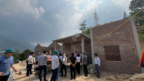 Tập trung khắc phục cơ sở hạ tầng, khôi phục sản xuất kinh doanh, ổn định tình hình nhân dân sau bão lũ