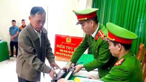 Thanh Hóa: Đổi vũ khí, vật liệu nổ lấy bình chữa cháy trong dịp Tết Nguyên đán