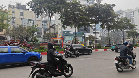 Bắc Bộ trời nắng về trưa chiều, Trung Bộ có mưa vài nơi