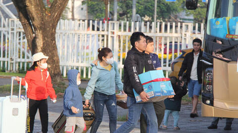 Gần 4.000 công nhân Đà Nẵng lên ‘Chuyến xe Công đoàn’ về quê đón Tết