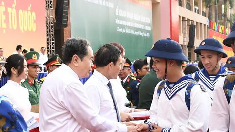 Chủ tịch Quốc hội dự Lễ giao nhận quân năm 2026 của TPHCM