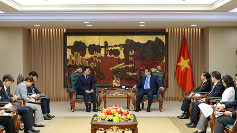 Thủ tướng làm việc với Đại sứ Nga và Hàn Quốc về hợp tác năng lượng