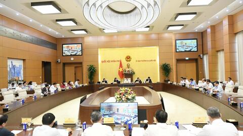 Thống nhất trình Quốc hội giảm thuế môi trường, VAT, tiêu thụ đặc biệt với xăng dầu