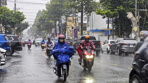 Thời tiết ngày 4/5: Nhiều khu vực có mưa dông, cần đề phòng lốc, sét, mưa đá
