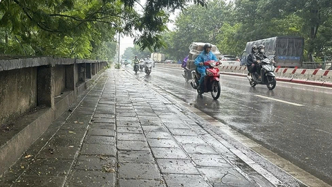 Bắc Bộ và Bắc Trung Bộ có mưa dông, phía Nam duy trì nắng nóng