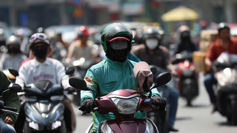 Bắc Bộ và Trung Bộ tiếp tục nắng nóng trên diện rộng, Nam Bộ mưa dông