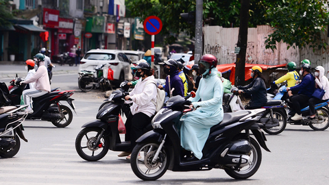 Thời tiết ngày 24/5: Nắng nóng và nắng nóng gay gắt tiếp diễn trên cả nước, có nơi trên 38 độ C