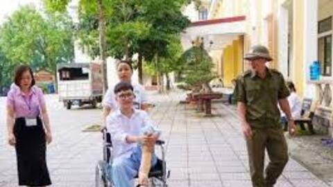 Vượt cơn đau sau phẫu thuật, nam sinh Phú Thọ quyết không lỡ hẹn với Kỳ thi tốt nghiệp THPT