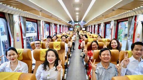 Chuyến tàu đặc biệt đưa những “chiến sĩ áo trắng” đến Bệnh viện Bạch Mai cơ sở Ninh Bình