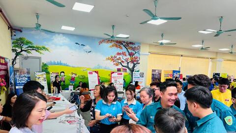 Thị trường lao động khởi sắc, số người có việc làm và thu nhập tăng