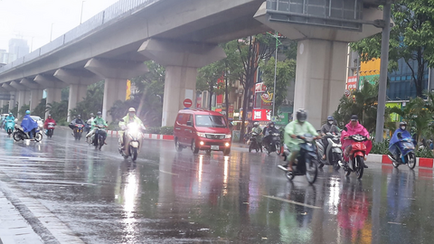 Bắc Bộ và Nam Bộ có mưa dông, Trung Bộ ngày nắng nóng