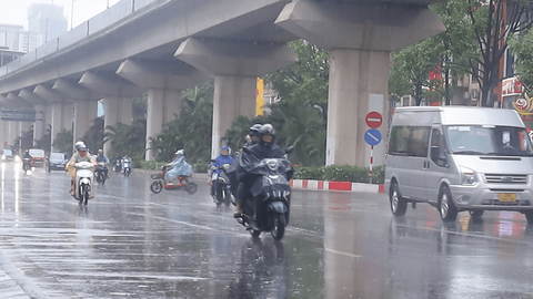 Nhiều khu vực có mưa rất to, đề phòng lốc, sét và gió giật mạnh