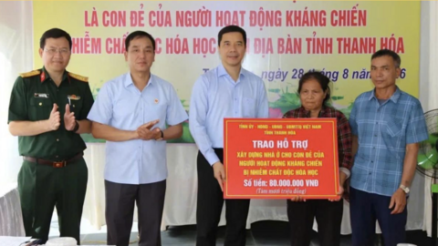 Thanh Hóa: Trao nhà tình nghĩa cho con đẻ của người hoạt động kháng chiến nhiễm chất độc hóa học