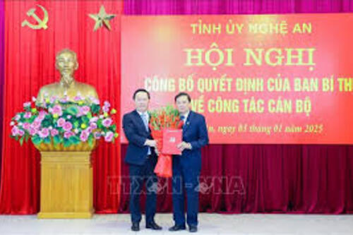 Công bố, trao Quyết định chuẩn y Phó Bí thư Tỉnh ủy Nghệ An