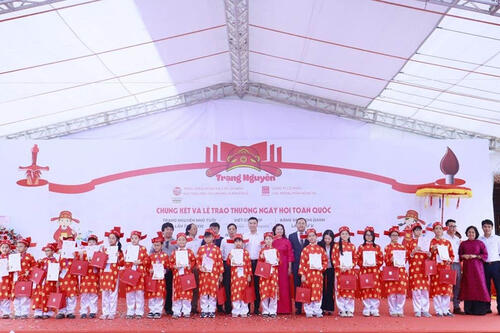Trạng Nguyên nhỏ tuổi và VPP Hồng Hà cùng thế hệ trẻ Việt chinh phục tri thức
