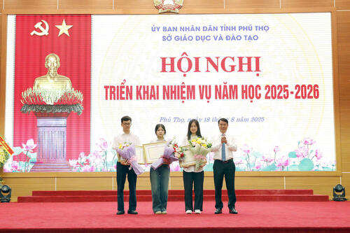 Chủ tịch tỉnh Phú Thọ khen thưởng 122 tập thể, cá nhân ngành giáo dục xuất sắc