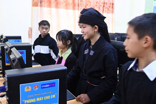 "Bình dân học vụ số": Từ lớp học cộng đồng đến công nghệ số, gia đình số, chợ số